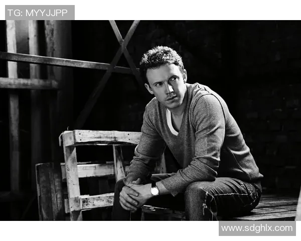 足球巨星风采尽显专属名片设计图展现个性与魅力