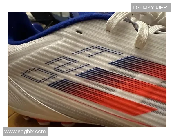 足球球星如何选择比赛鞋款与其性能特点分析 足球球星如何选择比赛鞋款与其性能特点分析