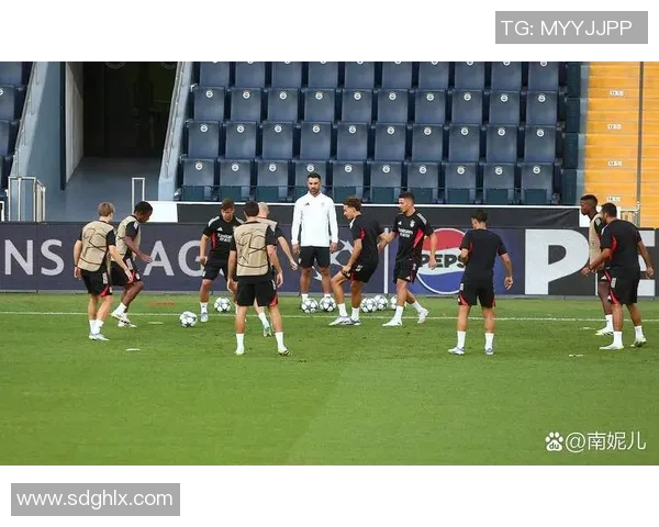 足球球星私下生活揭秘：他们的场下习惯和生活方式如何影响职业生涯